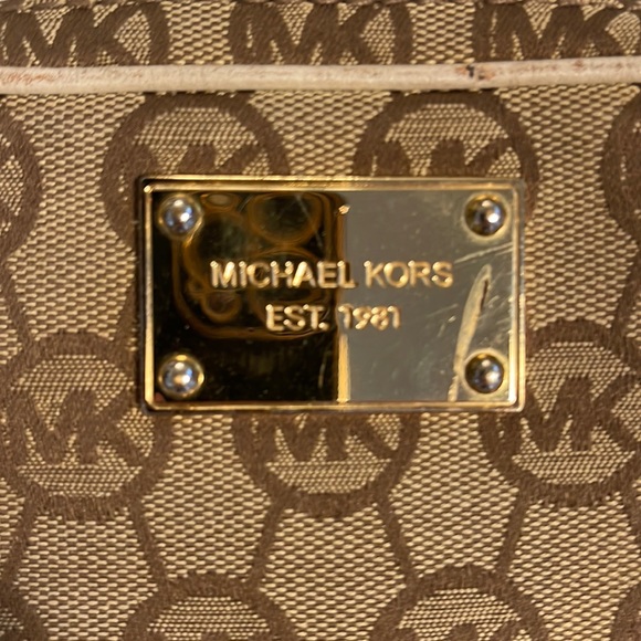 Used Michael Kors crossbody mini bag - Picture 2 of 6